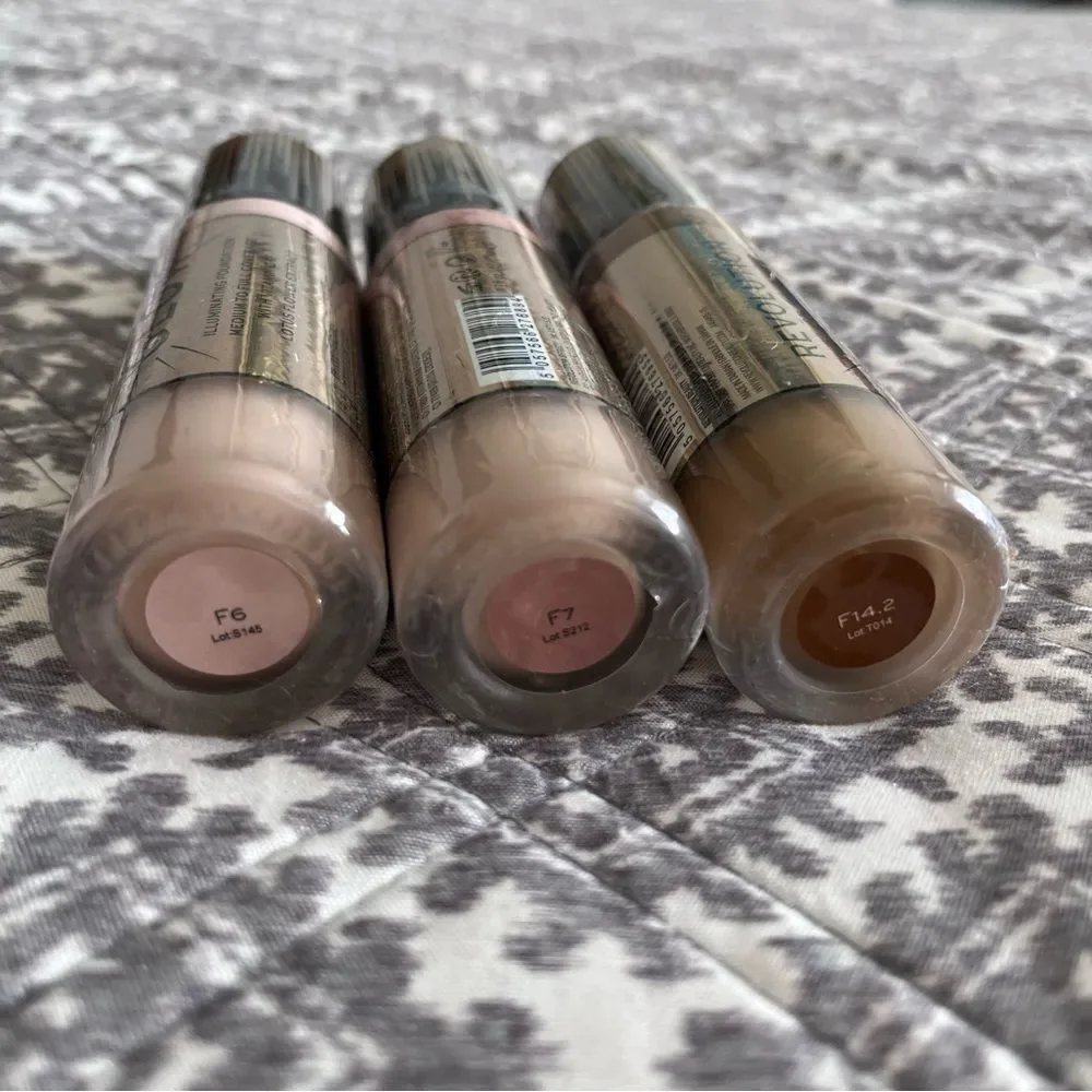 Makeup Revolution Conceal & Glow Illuminating Foundation F6 F14.2